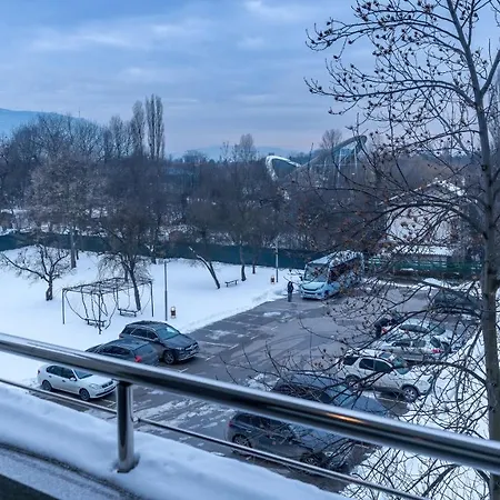 Zoo - Secured Paid Parking Отель 4*
